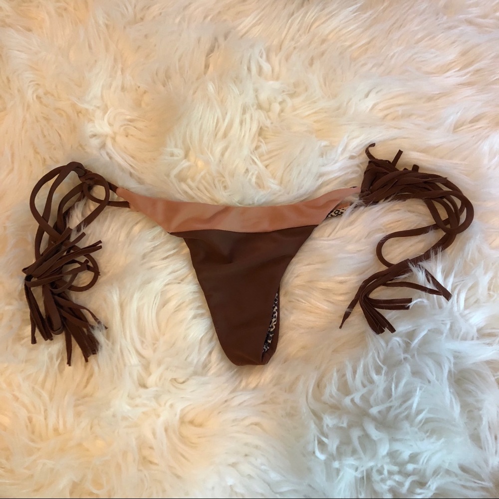 Acacia bottom
